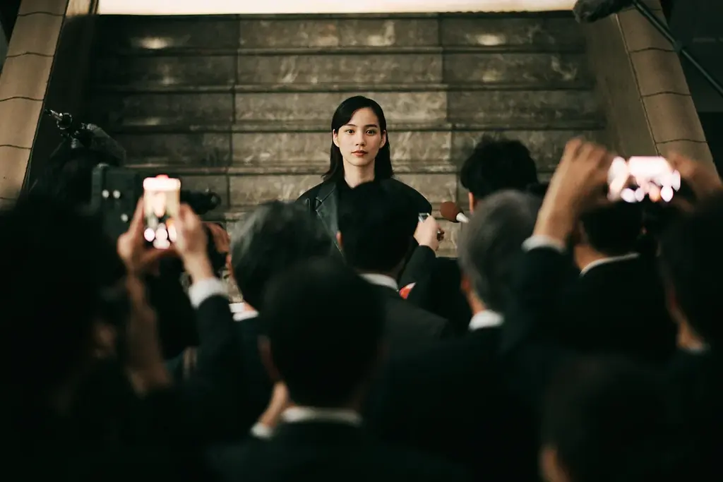 ドラマ『MISS KING / ミス・キング』最終回、「ABEMA」で無料配信開始！のん“飛鳥”、人生を懸けた美しき復讐劇がついに完結…！突然の「将棋やめます」宣言に視聴者衝撃 画像 7