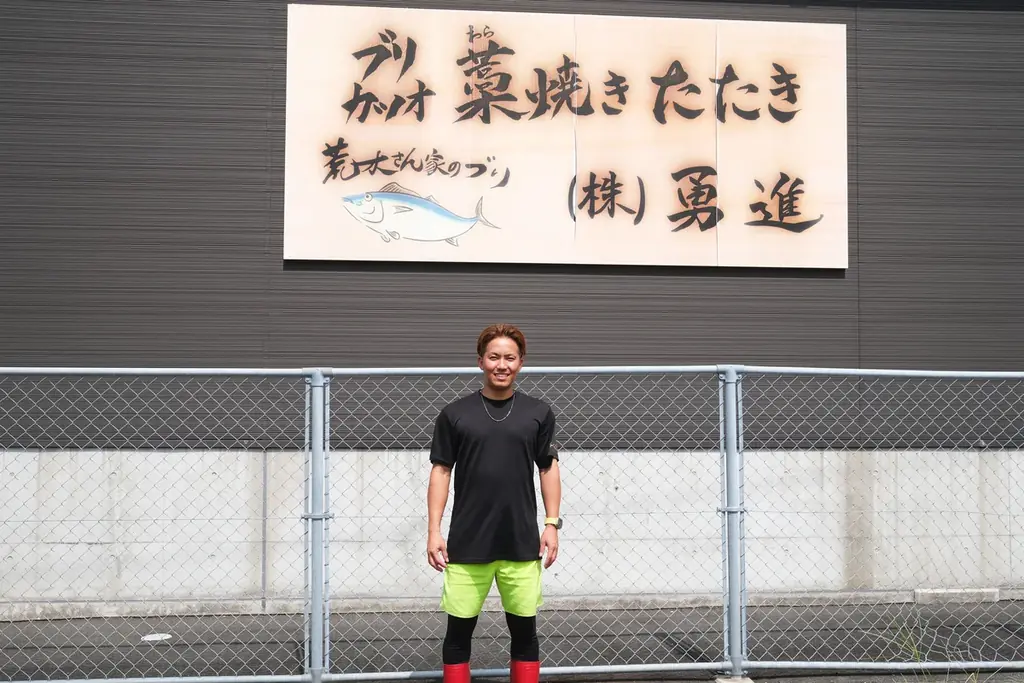 【高知・宿毛発”荒木さん家のブリ”を贅沢に使用】「出汁しゃぶおばんざい おかか」にて、11月18日（火）より冬季限定「藁焼きぶりの出汁しゃぶ」2種が登場 画像 3