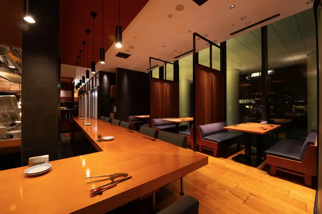 【高知・宿毛発”荒木さん家のブリ”を贅沢に使用】「出汁しゃぶおばんざい おかか」にて、11月18日（火）より冬季限定「藁焼きぶりの出汁しゃぶ」2種が登場 画像 7