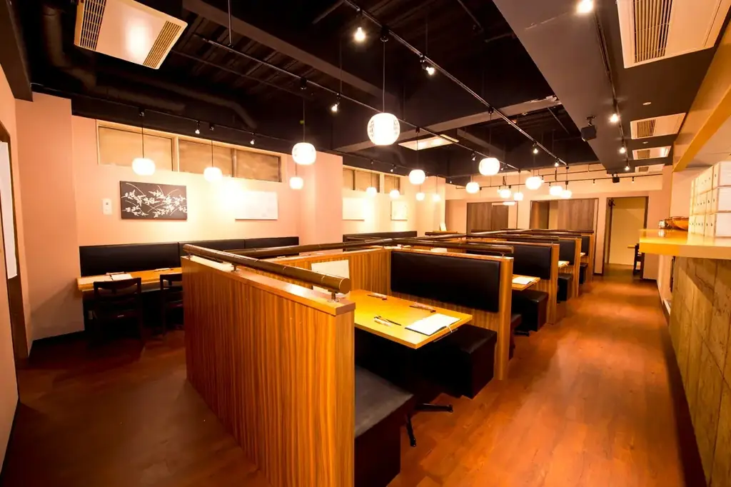 【高知・宿毛発”荒木さん家のブリ”を贅沢に使用】「出汁しゃぶおばんざい おかか」にて、11月18日（火）より冬季限定「藁焼きぶりの出汁しゃぶ」2種が登場 画像 8