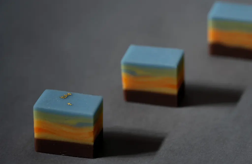 ― 宮中行事「歌会始の儀」 をテーマにした松江唯一の御題菓 ― 　三英堂が40年連続で作り続ける、その年限りの限定和菓子を販売 画像 1