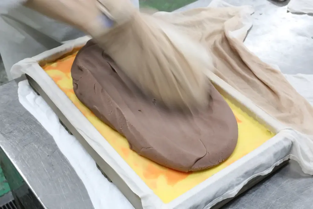 ― 宮中行事「歌会始の儀」 をテーマにした松江唯一の御題菓 ― 　三英堂が40年連続で作り続ける、その年限りの限定和菓子を販売 画像 12