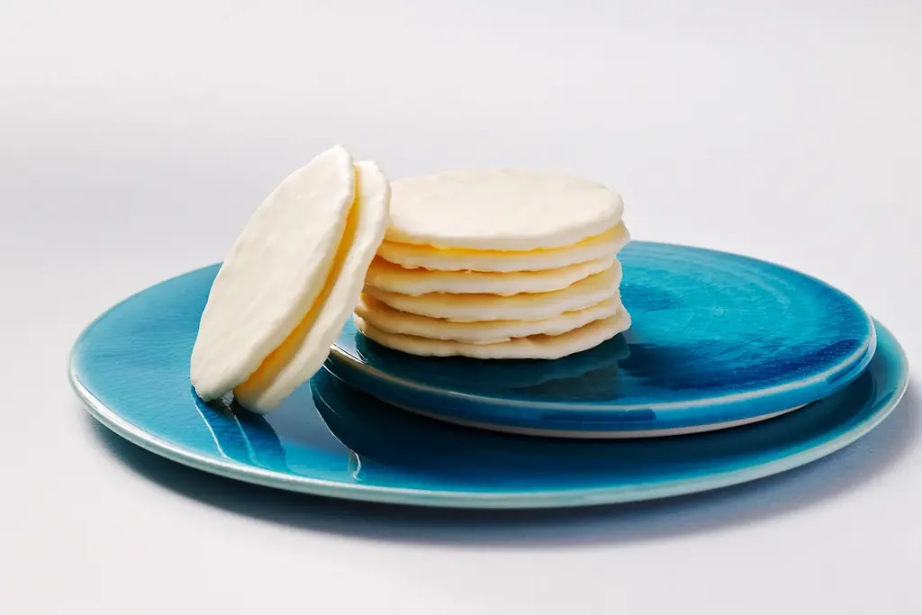 【累計販売7億枚※の看板商品「しろえび紀行」の冬限定商品『しろえび紀行 雪月』好評発売中　日の出屋製菓産業 画像 4