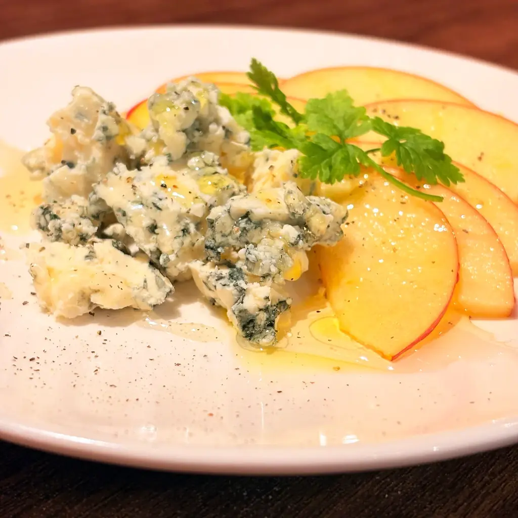 【冬の乾杯はESOLAで】ワインビュッフェ「ESOLA」がグランドメニューを11月19日（水）リニューアル！バル感覚の新ラインナップが登場 画像 4