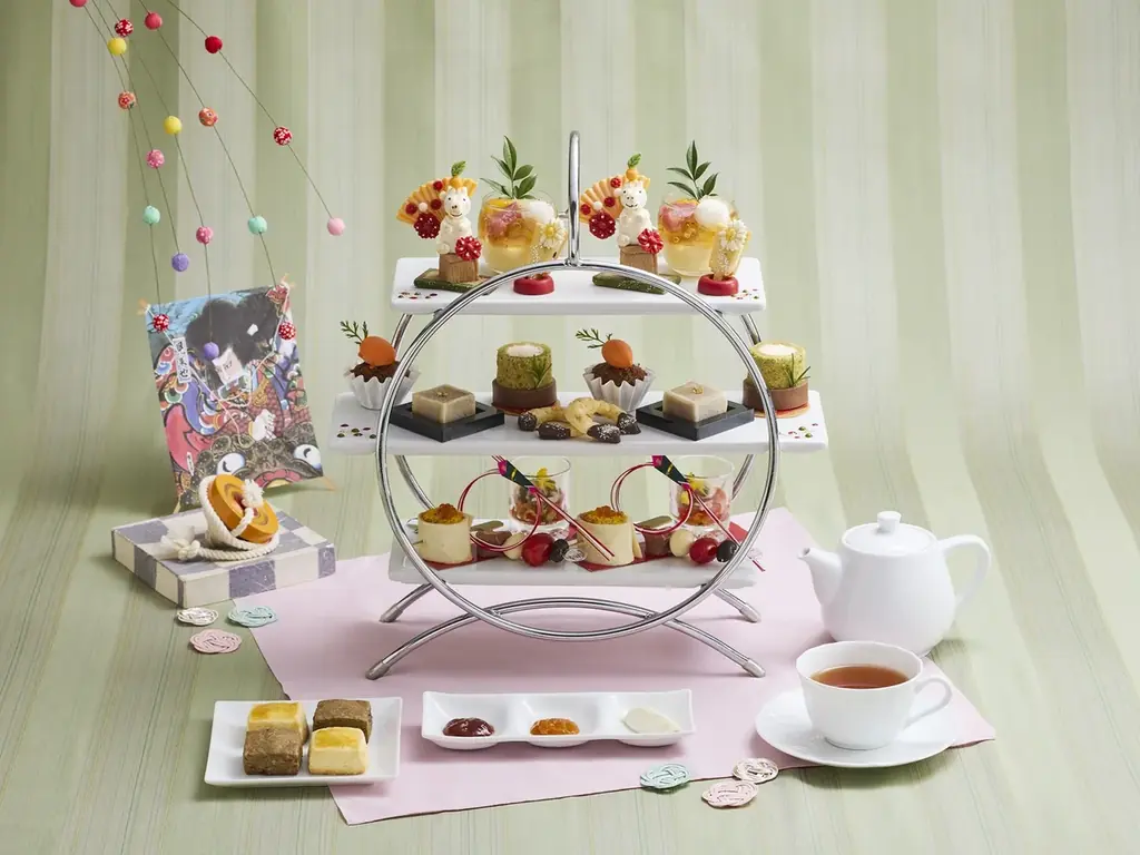 【ロイヤルパークホテル】2026年の干支”午”やお正月モチーフで彩る「新春アフタヌーンティー」が年末年始限定で登場！ 画像 1