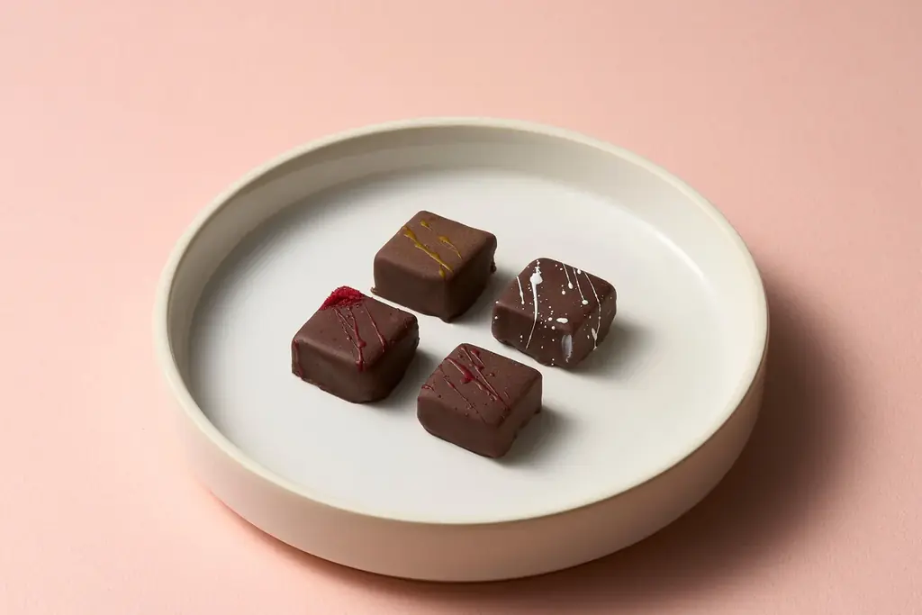 【Minimal 2026バレンタイン】4人の職人による「The Four Hands Collection」登場。厳選カカオのオリジナルチョコレートと素材のマリアージュを楽しむ16種ボンボンショコラ 画像 12