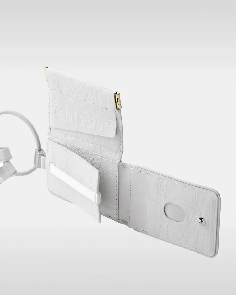 【objcts.io】meanswhileと初のコラボレーション。“機能とデザインの調和”を追求し、相互の定番製品を再解釈したレザーバッグ・iPhoneケースを発売。 画像 14