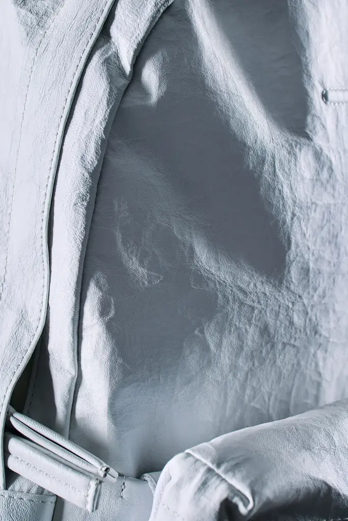 【objcts.io】meanswhileと初のコラボレーション。“機能とデザインの調和”を追求し、相互の定番製品を再解釈したレザーバッグ・iPhoneケースを発売。 画像 15