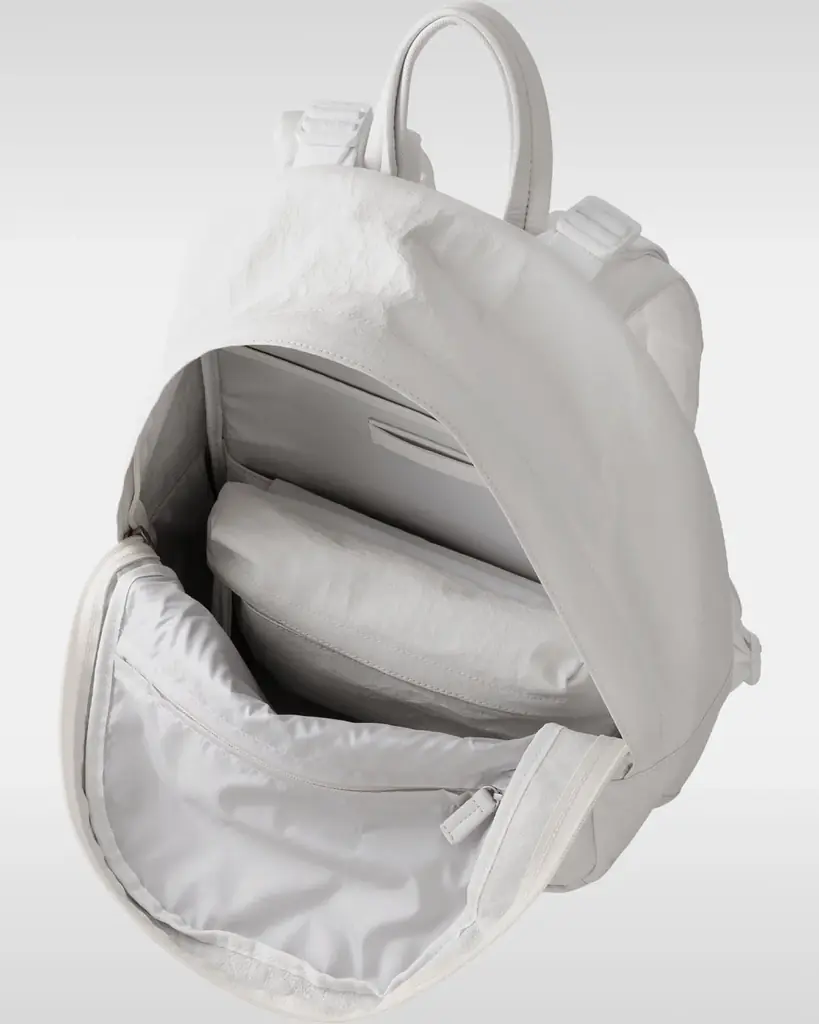 【objcts.io】meanswhileと初のコラボレーション。“機能とデザインの調和”を追求し、相互の定番製品を再解釈したレザーバッグ・iPhoneケースを発売。 画像 7