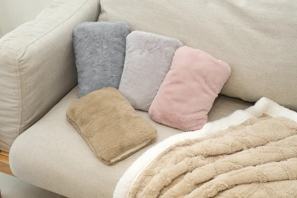 小さくてもあったかい！持ち運べるミニサイズ電気湯たんぽが仲間いり！ 画像 8