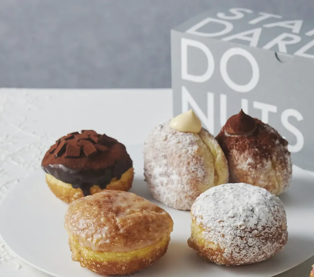 【阪急うめだ本店「クリスマスマーケット2025」2年連続出店】“白い世界”を味わう、阪急限定ドーナツ2種が今年も登場！STANDARDDONUTS（スタンダードドーナツ） 画像 11