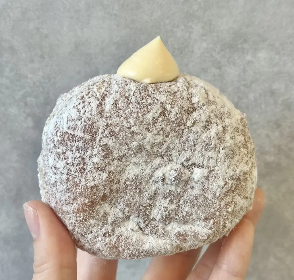 【阪急うめだ本店「クリスマスマーケット2025」2年連続出店】“白い世界”を味わう、阪急限定ドーナツ2種が今年も登場！STANDARDDONUTS（スタンダードドーナツ） 画像 8