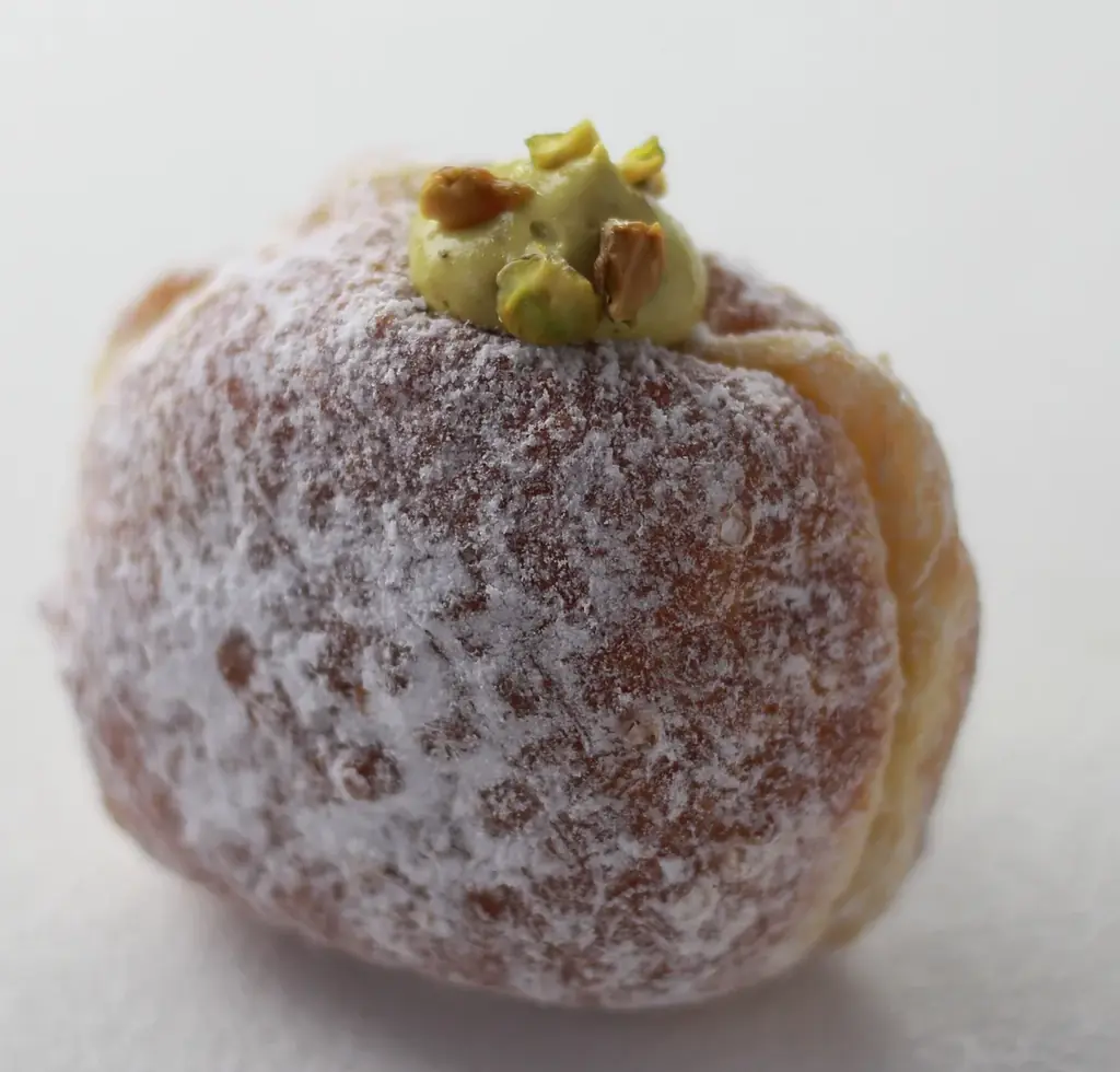 【阪急うめだ本店「クリスマスマーケット2025」2年連続出店】“白い世界”を味わう、阪急限定ドーナツ2種が今年も登場！STANDARDDONUTS（スタンダードドーナツ） 画像 9