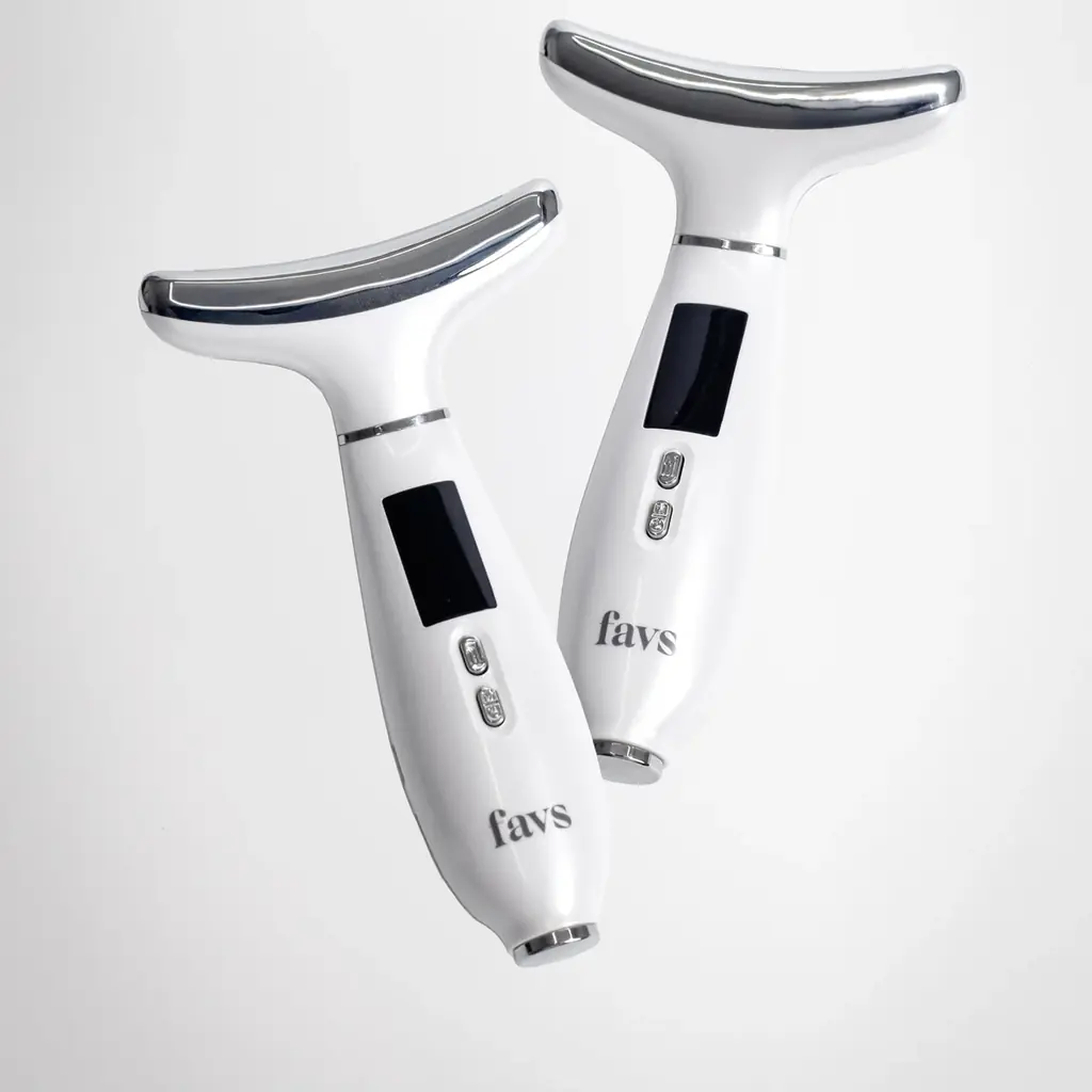 美しく時を重ねるスキンケアブランド『favs（ファブス）』、ブランド初の美顔器「GLOW-UP LIFT DEVICE」を数量限定で発売！5周年を記念した特別イベントも開催。 画像 1
