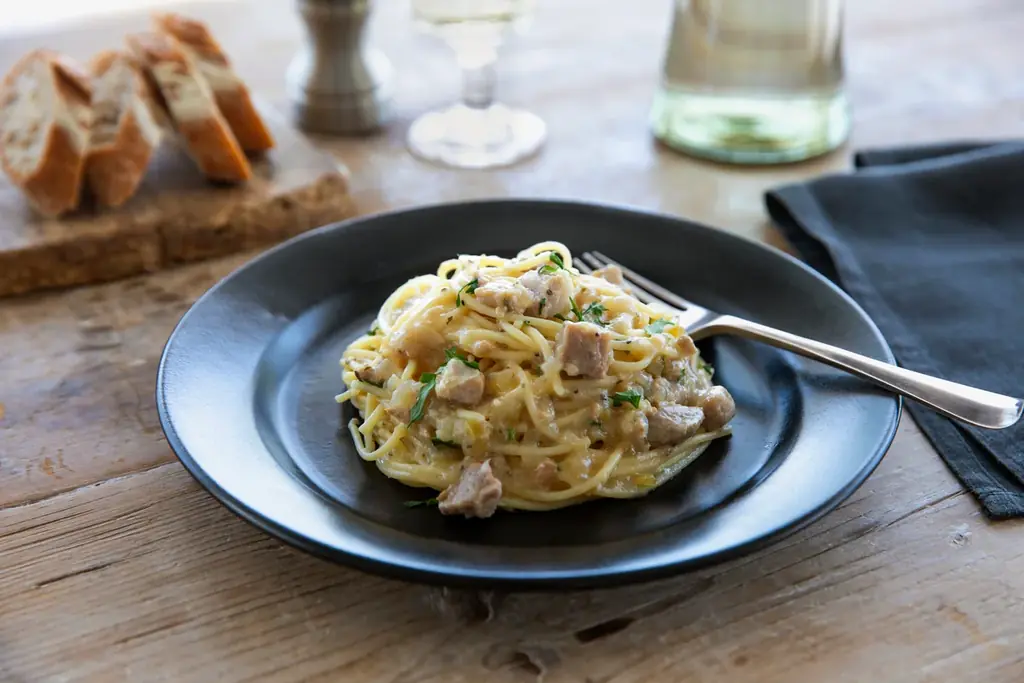 ピエトロ×北野エース共同開発商品「洋麺屋ピエトロ パスタソース 爽やかなハーブ香る霧島黒豚の白いボロネーゼ」2025年11月29日（土）発売 画像 3