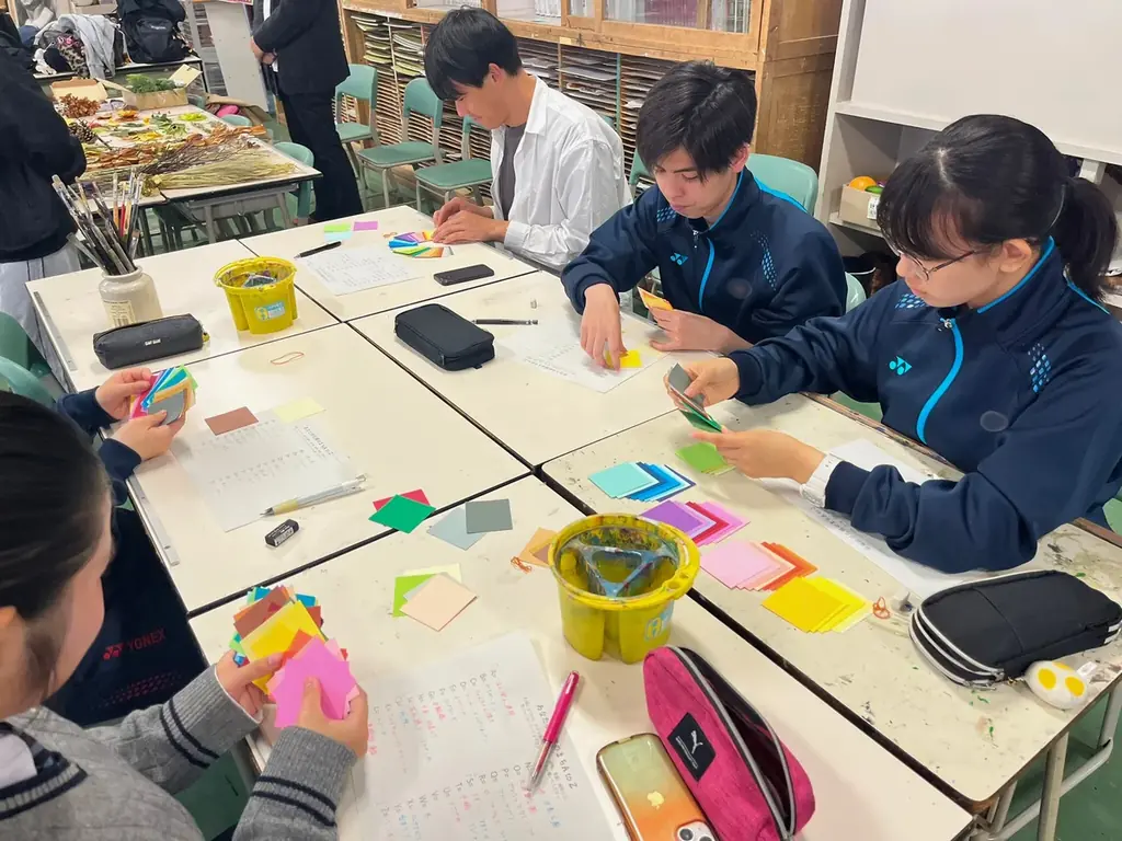 【札幌の高校生がホテルアートで「都市と自然の調和」を表現】コンフォートホテルERA札幌北口の開業に向け、客室を彩る「ボタニカルペイントアート」制作ワークショップを実施 画像 4