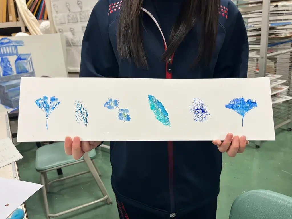 【札幌の高校生がホテルアートで「都市と自然の調和」を表現】コンフォートホテルERA札幌北口の開業に向け、客室を彩る「ボタニカルペイントアート」制作ワークショップを実施 画像 9