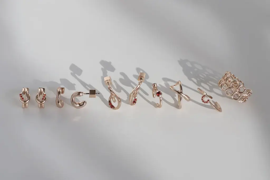 2025年ギフトコレクションが今年も登場。mimi33から贈る、ピンクと赤の煌めき。 画像 2