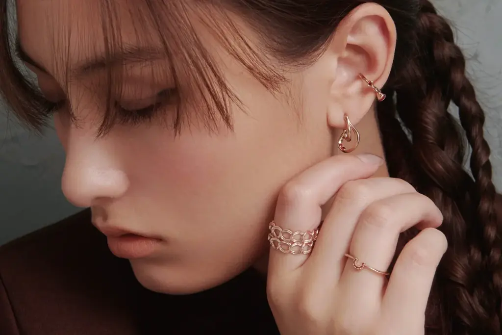 2025年ギフトコレクションが今年も登場。mimi33から贈る、ピンクと赤の煌めき。 画像 3