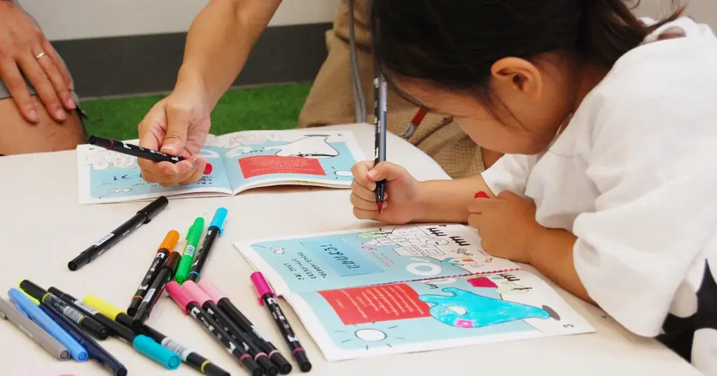 手づくりの封筒にシーリングスタンプで封をして。サンタさんへ想いを贈ろう！「やってみようえほん展」2025年12月5日（金）・6日（土）開催 画像 10