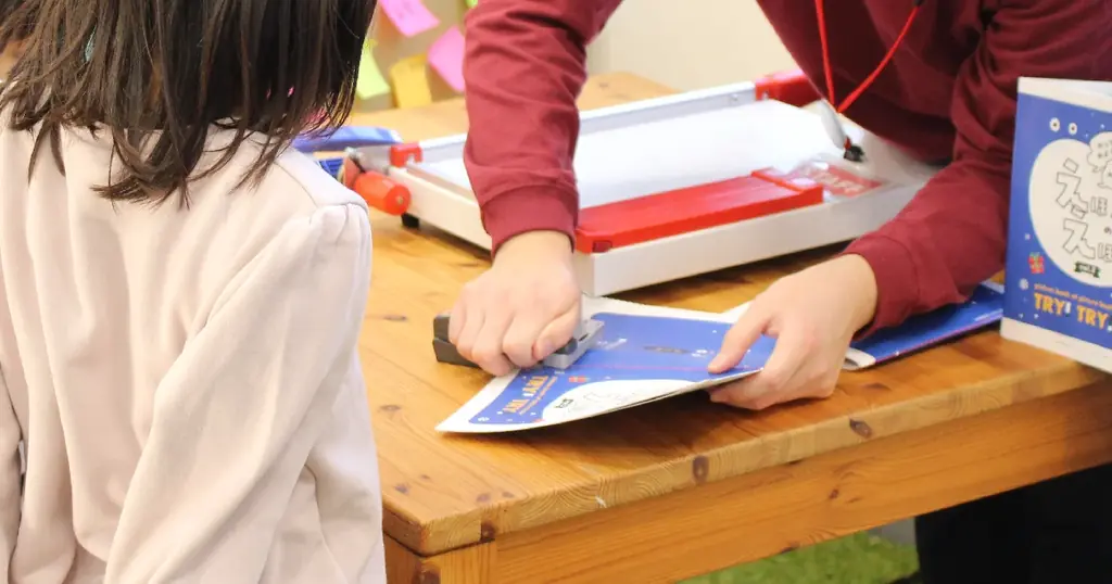 手づくりの封筒にシーリングスタンプで封をして。サンタさんへ想いを贈ろう！「やってみようえほん展」2025年12月5日（金）・6日（土）開催 画像 13