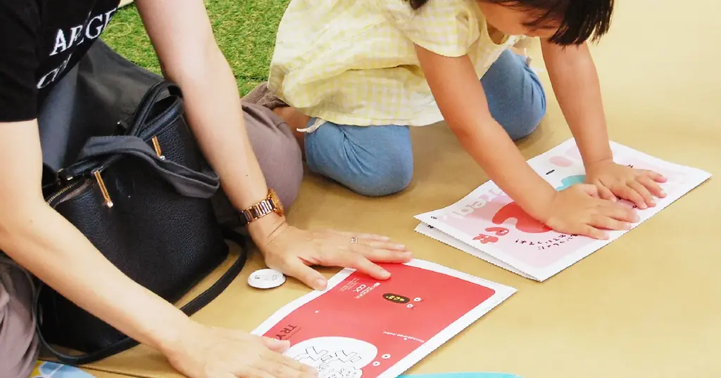 手づくりの封筒にシーリングスタンプで封をして。サンタさんへ想いを贈ろう！「やってみようえほん展」2025年12月5日（金）・6日（土）開催 画像 3