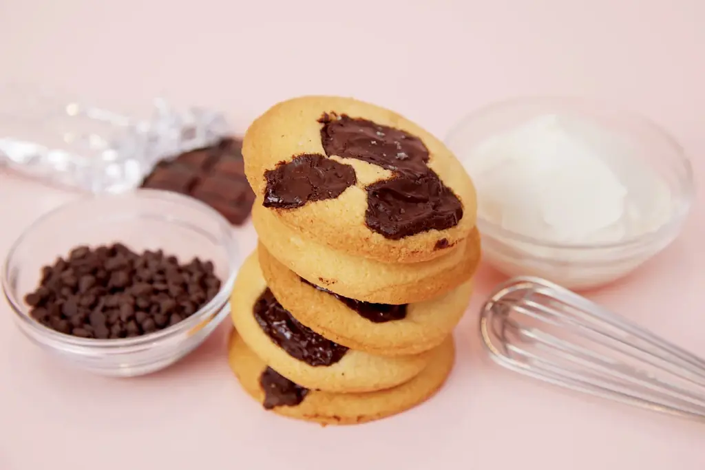 【大丸梅田店 初登場】大人気YouTuber ヘラヘラ三銃士のリーダー ありしゃんと、料理家の杉山絵美さんが立ち上げた“LOVE”をテーマにしたスイーツブランド〈AMILY（アミリー）〉。 画像 2