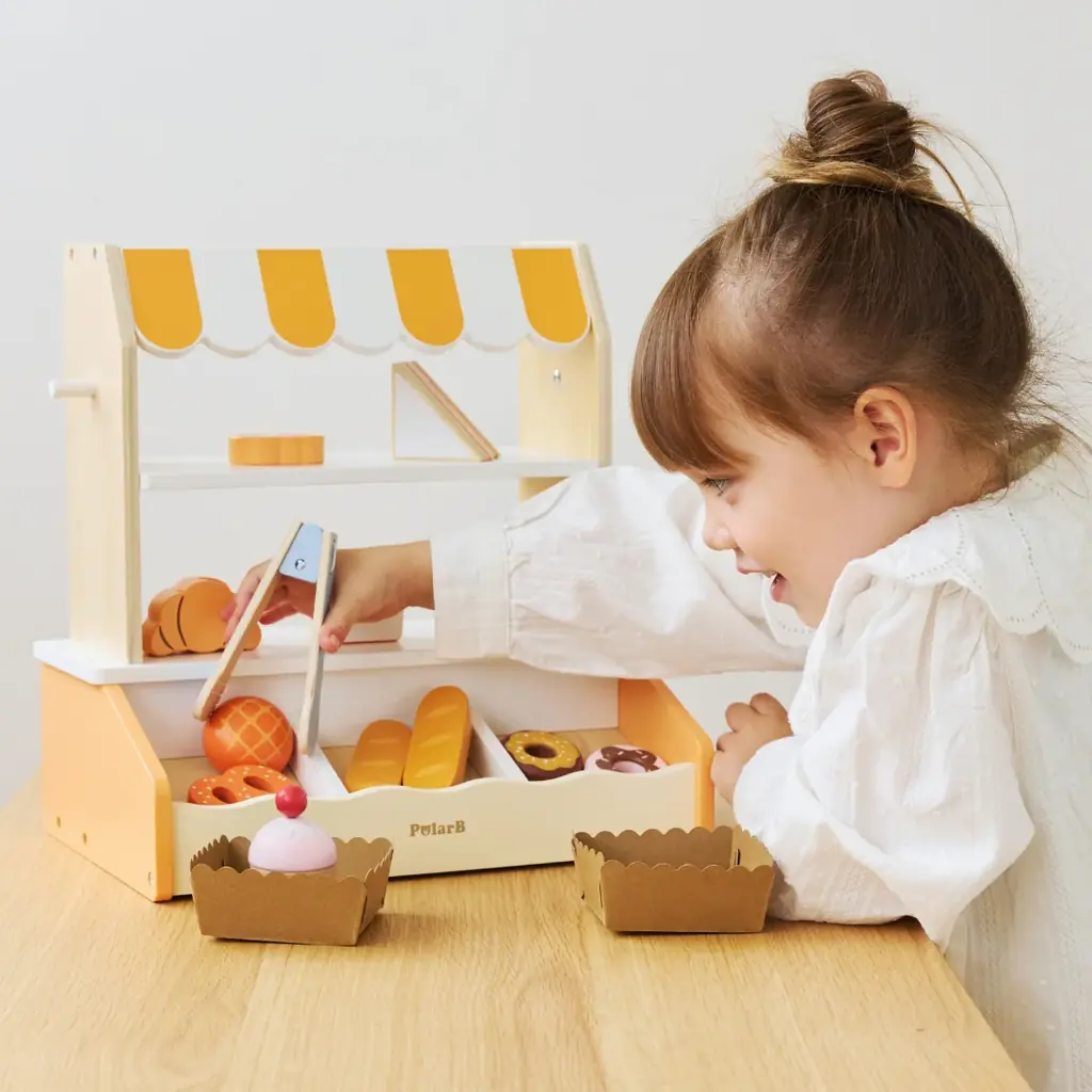 クリスマスプレゼントに人気のごっこ遊びシリーズに待望の新作登場！PolarBから「焼きたてパンやさん」他、木のおもちゃ6商品を発売 画像 2