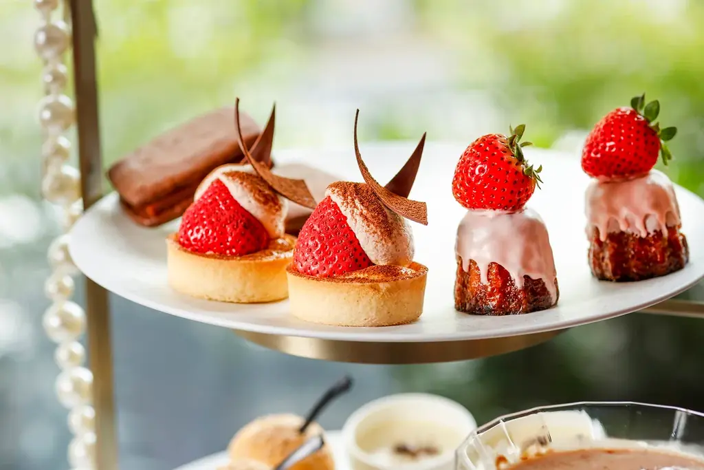 『～Red Luxe～ ストロベリー&ショコラ アフタヌーンティー』新登場 画像 3