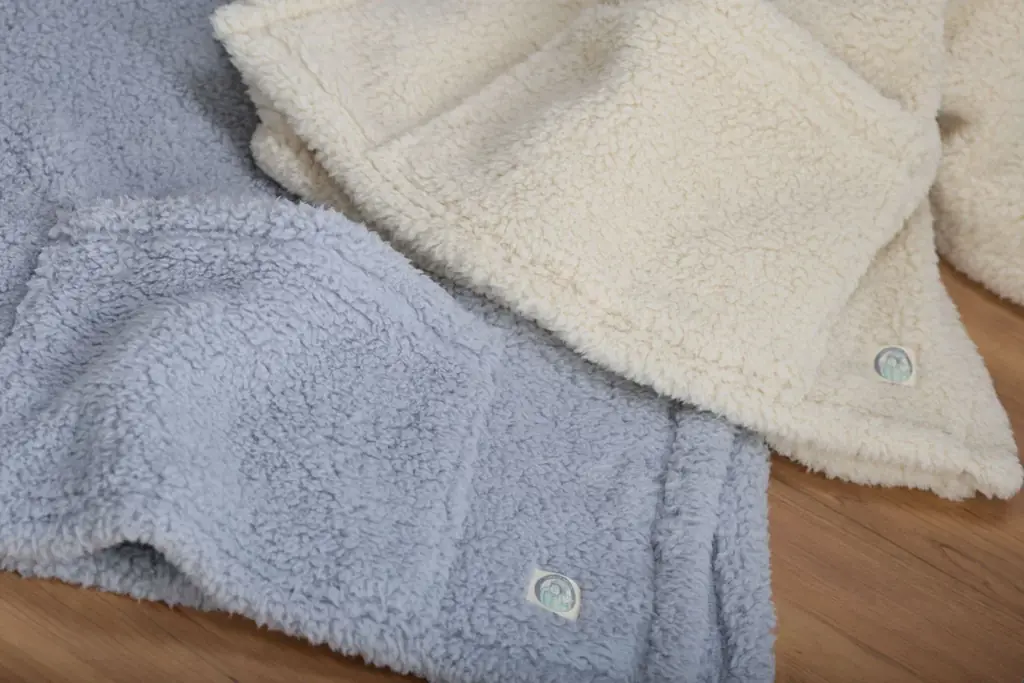 『ゴリラシリーズ』からあったかグッズ登場！富士山溶岩パウダーでじんわり温感3WAYブランケット「ゴリラのハグ」発売 画像 2