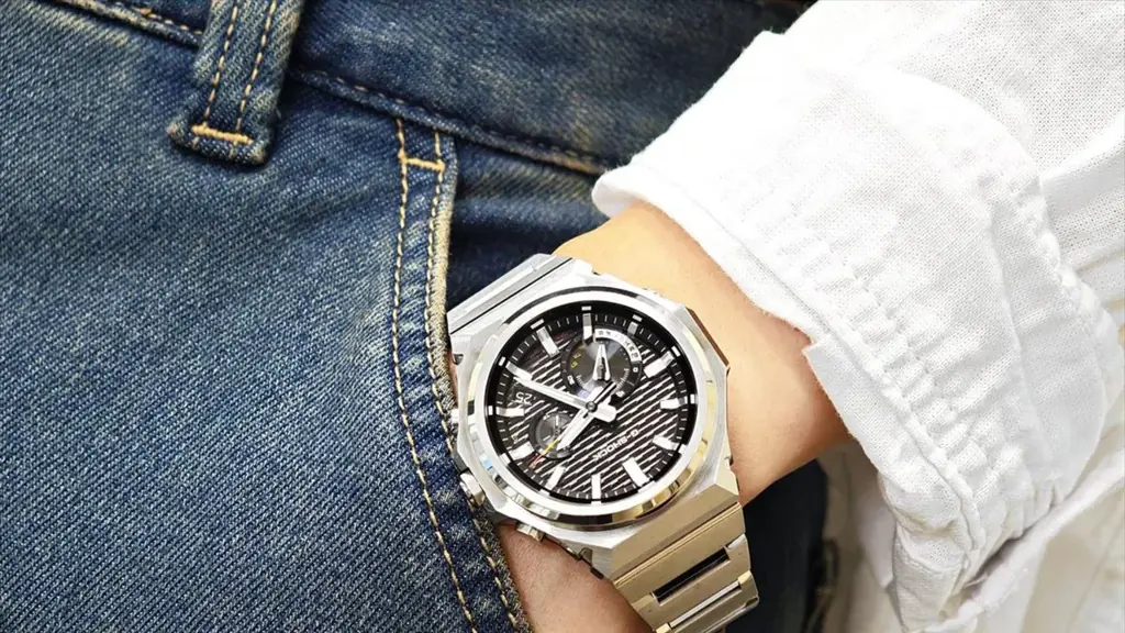 【11月21日発売】あえてロゴを排した、引き算の美学が導く新しい領域。――洗練の「ミニマルメタル」。カシオ Gショック G-STEEL GST-B1000D-1AJF G-SHOCK公式掲載店 画像 13