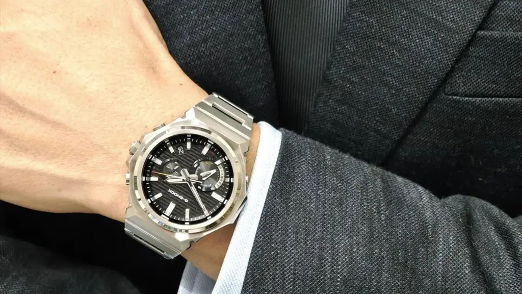 【11月21日発売】あえてロゴを排した、引き算の美学が導く新しい領域。――洗練の「ミニマルメタル」。カシオ Gショック G-STEEL GST-B1000D-1AJF G-SHOCK公式掲載店 画像 14