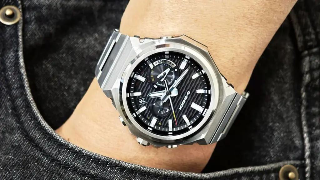 【11月21日発売】あえてロゴを排した、引き算の美学が導く新しい領域。――洗練の「ミニマルメタル」。カシオ Gショック G-STEEL GST-B1000D-1AJF G-SHOCK公式掲載店 画像 15