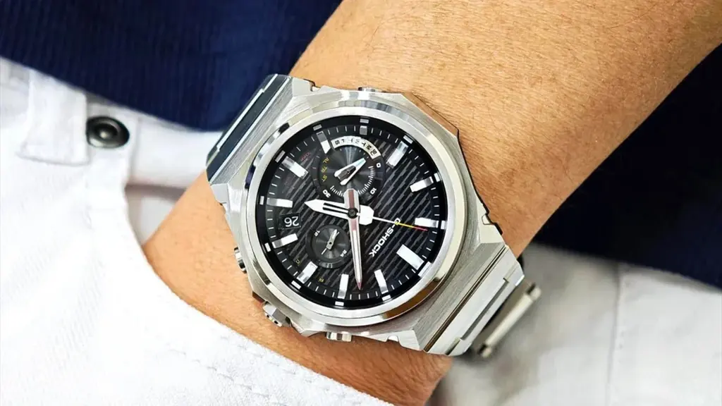 【11月21日発売】あえてロゴを排した、引き算の美学が導く新しい領域。――洗練の「ミニマルメタル」。カシオ Gショック G-STEEL GST-B1000D-1AJF G-SHOCK公式掲載店 画像 17