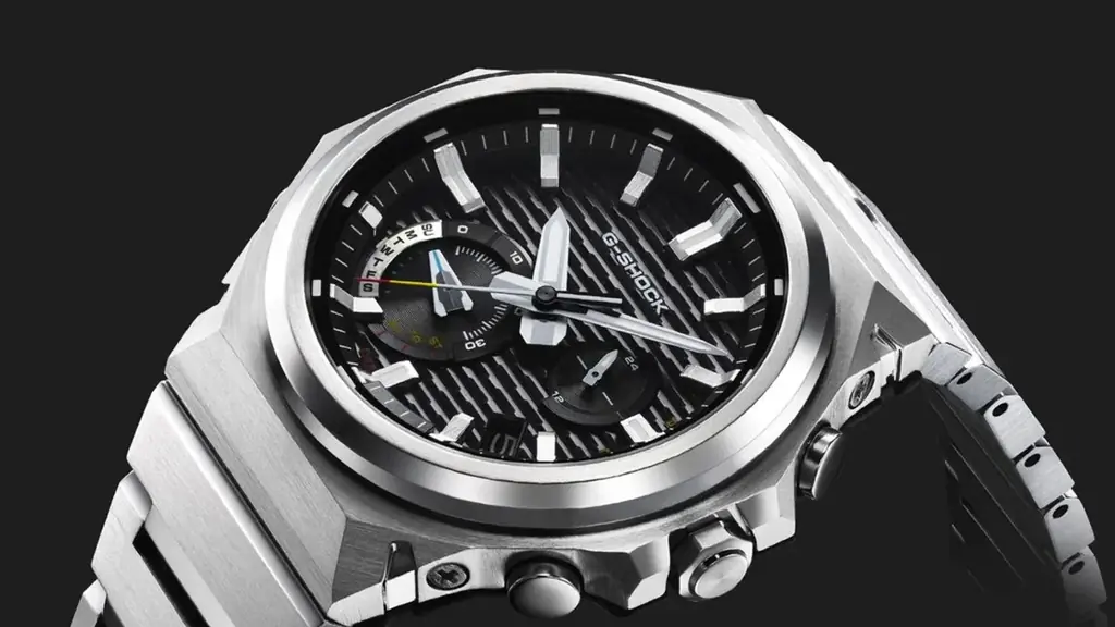 【11月21日発売】あえてロゴを排した、引き算の美学が導く新しい領域。――洗練の「ミニマルメタル」。カシオ Gショック G-STEEL GST-B1000D-1AJF G-SHOCK公式掲載店 画像 3