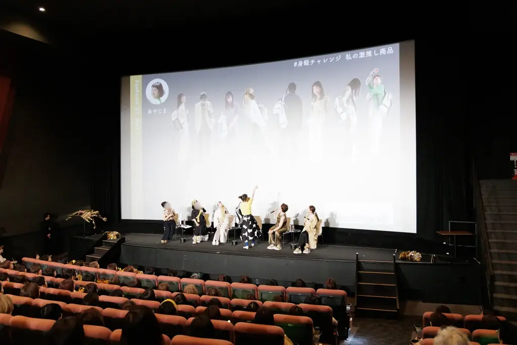 【Voicy発】リスナーの「欲しい！」から実現！人気パーソナリティあやじまとコブマスターが、音声コミュニティで共創した「大人のための白リュック」予約販売開始 画像 2