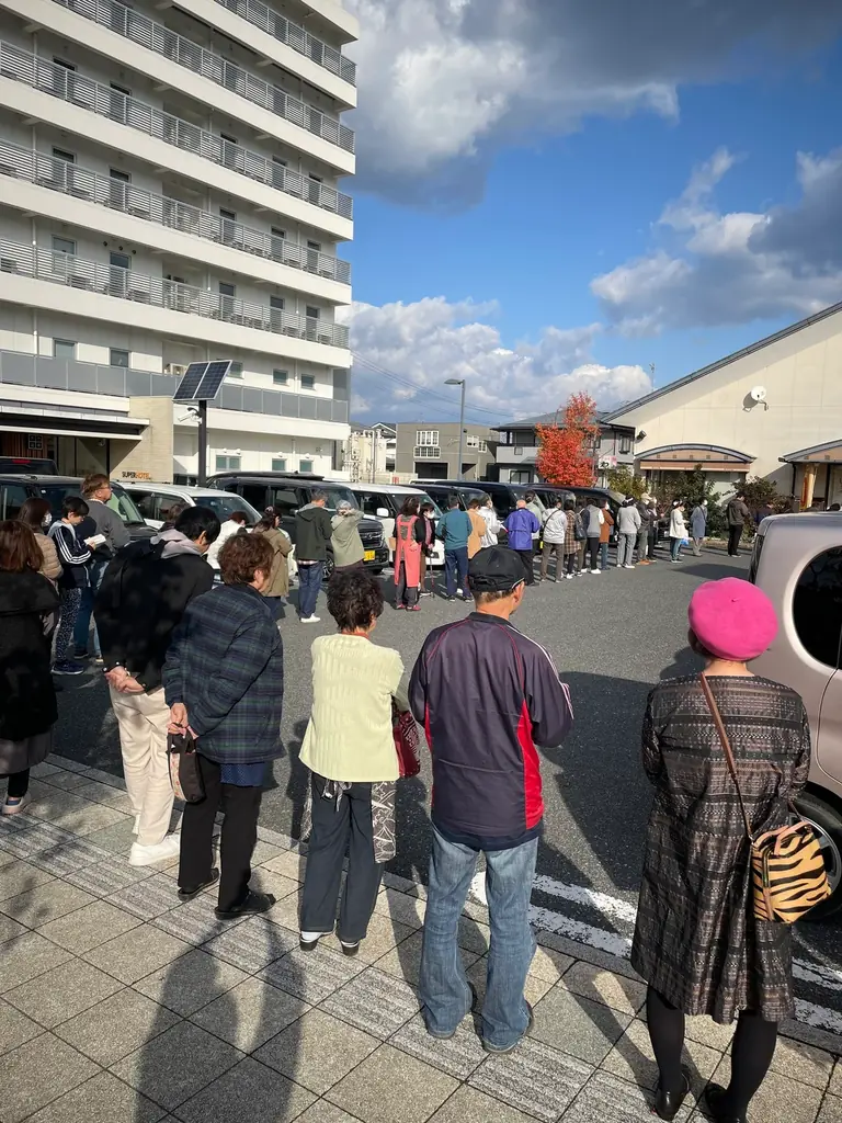 【山形・創業340年の老舗菓子店】うろこや総本店、10月から隔週で「大感謝祭」を開催！開店前から大行列、キッチンカーや高校生コラボなど、地域密着型イベントで累計10,000人が来店※ 画像 5