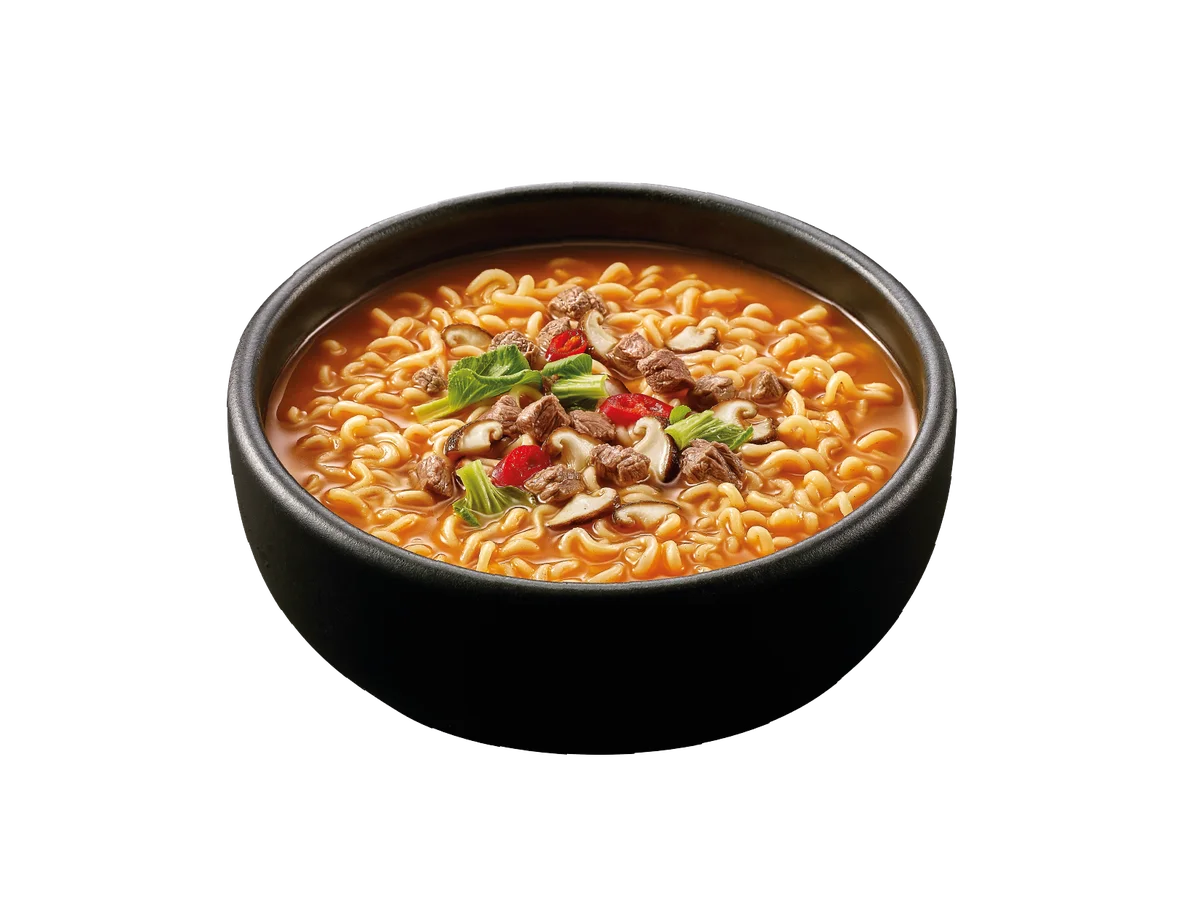 世界最高の即席麺に選ばれたプレミアム辛ラーメンが話題のレンジ対応品にリニューアル！「辛ラーメン ブラック カップ」が11月24日（月）より全国のコンビニエンスストアで発売！ 画像 2