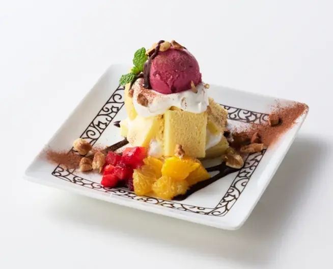 12月4日より、冬フェスタスイーツ販売スタート！　甘酸っぱいいちごとオレンジにザクザク食感のナッツを散らした大人な味わいの元町シフォンを是非ご賞味ください。 画像 4