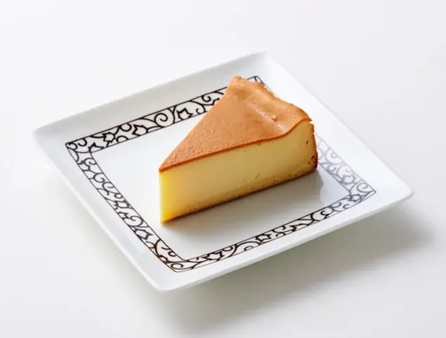 12月4日より、冬フェスタスイーツ販売スタート！　甘酸っぱいいちごとオレンジにザクザク食感のナッツを散らした大人な味わいの元町シフォンを是非ご賞味ください。 画像 7