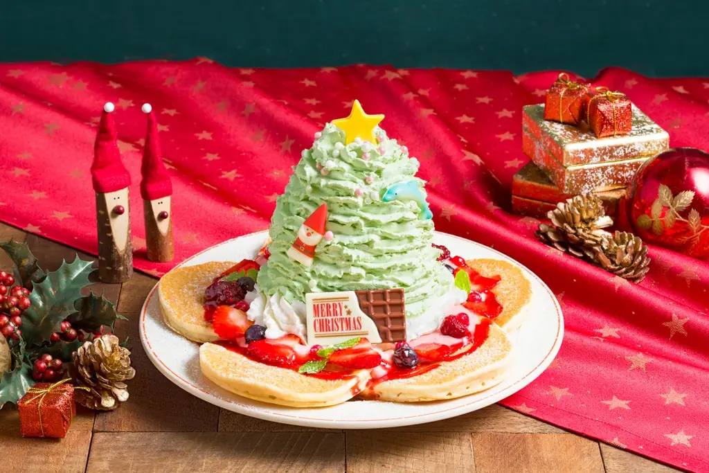 ハワイのホリデーシーズンメニューが登場！「ホノルルクリスマスツリーパンケーキ」「クリスマス ハワイアン ハムステーキ with KING’S HAWAIIAN」11月26日（水）～12月25日（木） 画像 2