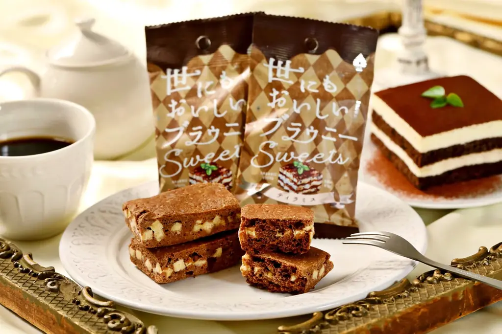 【クリームブリュレ×ブラウニー】カスタード風味のブラウニー生地と香ばしいカラメルを楽しめる『世にもおいしいブラウニー クレームブリュレ』が新登場！ほろ苦いティラミスを表現したフレーバーも同時発売 画像 2