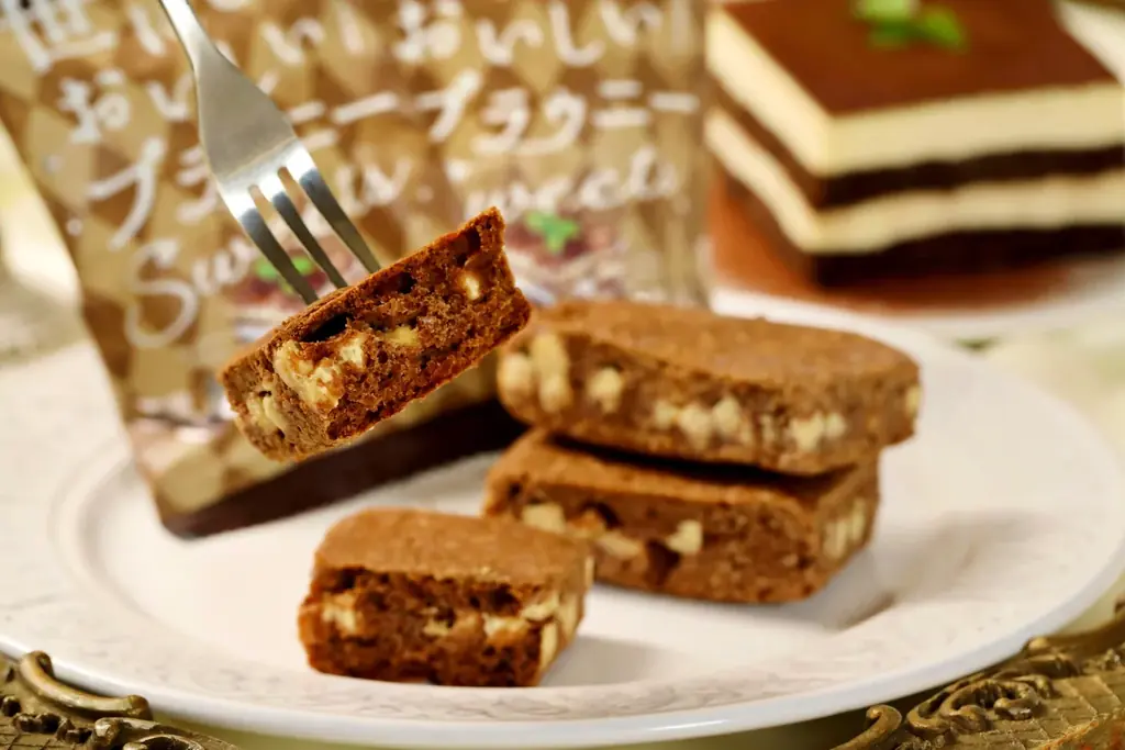 【クリームブリュレ×ブラウニー】カスタード風味のブラウニー生地と香ばしいカラメルを楽しめる『世にもおいしいブラウニー クレームブリュレ』が新登場！ほろ苦いティラミスを表現したフレーバーも同時発売 画像 5