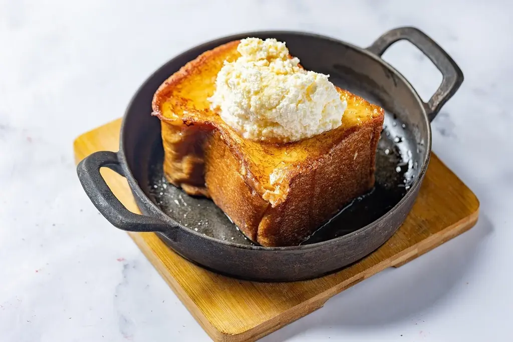 【HUGEのブラックフライデー】物価高のいまこそ“プチ贅沢”。累計20万食突破の“飲めるフワとろフレンチトースト”が限定セットで登場。あんバターフィナンシェと味わう、今年だけの贅沢スイーツを。 画像 5