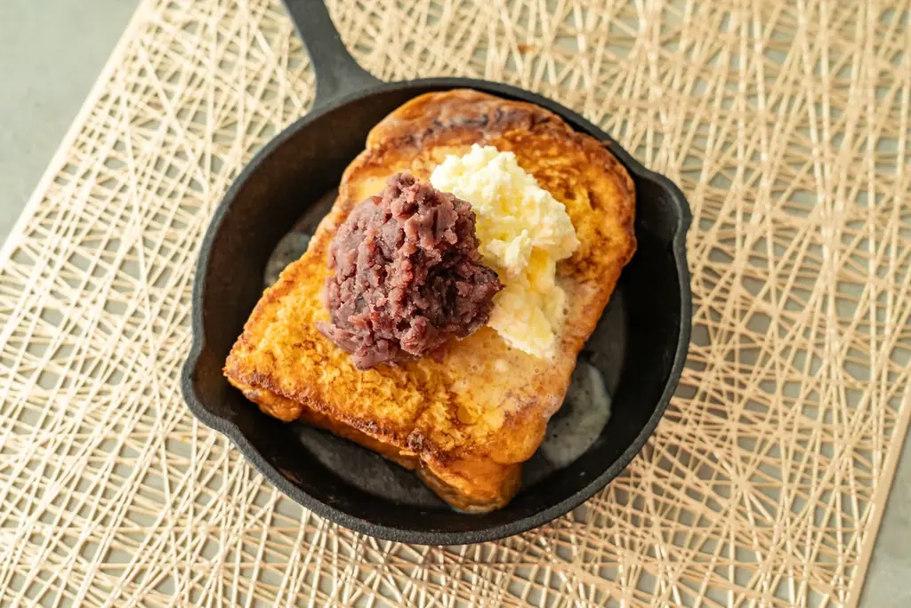 【HUGEのブラックフライデー】物価高のいまこそ“プチ贅沢”。累計20万食突破の“飲めるフワとろフレンチトースト”が限定セットで登場。あんバターフィナンシェと味わう、今年だけの贅沢スイーツを。 画像 6