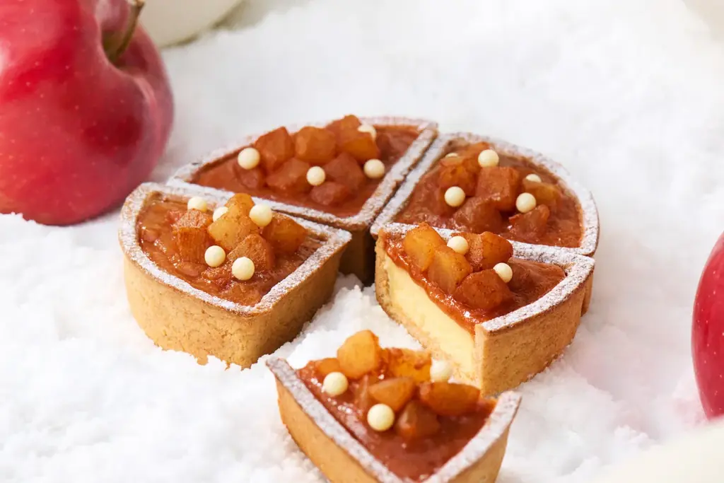 【ホリデー新商品】パーティーフォトを華やかに彩る♪ぎっしり6個！冬限定チーズタルト入りの「BAKEホリデーBOX」〜「アップルシナモン」と「ピスタチオベリー」のタルトが登場〜 画像 3