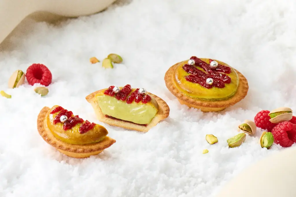 【ホリデー新商品】パーティーフォトを華やかに彩る♪ぎっしり6個！冬限定チーズタルト入りの「BAKEホリデーBOX」〜「アップルシナモン」と「ピスタチオベリー」のタルトが登場〜 画像 5