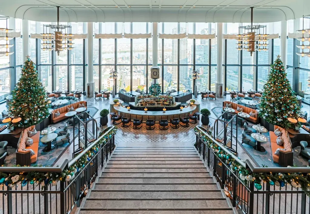 ウォルドーフ・アストリア大阪　輝きを纏う伝説の鳥が祝福する、ニューヨークのホリデー「ア・レガシー・オブ・エレガンス」　ピーコック・アレーにて開催 画像 1