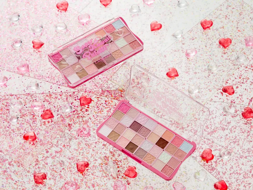 【キャンメイク40周年記念】40年分の“かわいい！”をぎゅっと1つのパレットに♡32色のスペシャルアイパレット「スーパーかわいい！パレット」2025年11月下旬より発売 画像 1