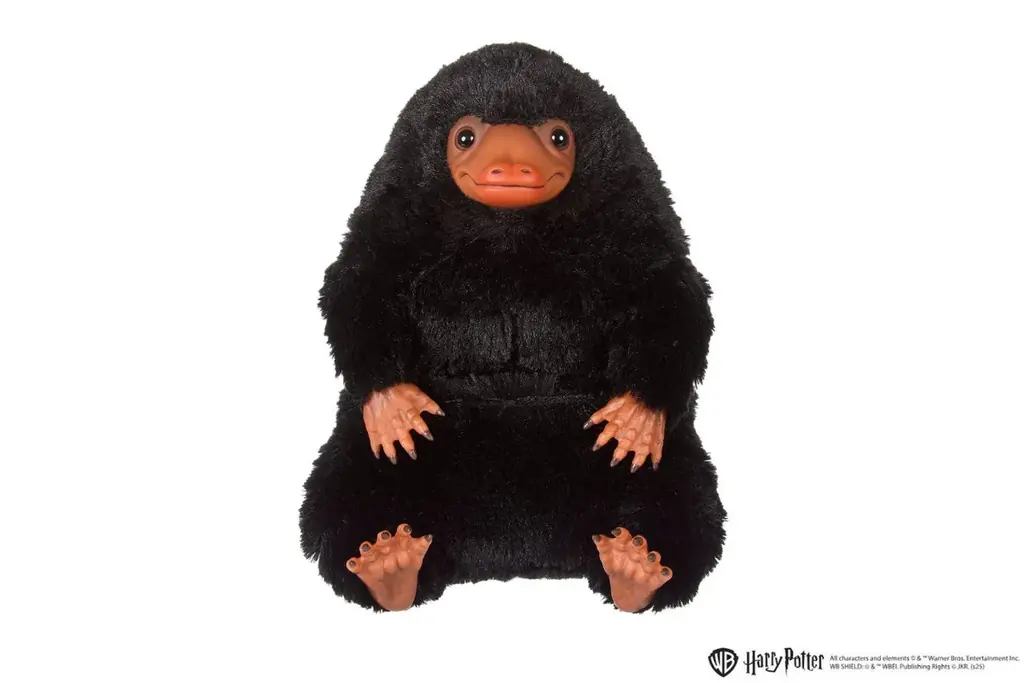 【株式会社セキグチ】『ファンタスティック・ビースト』に登場する魔法動物ニフラーの、顔と手足はソフトビニール製でフィギュアのようなぬいぐるみ「ぬいフィギュ　ニフラー」が新発売！ 画像 4